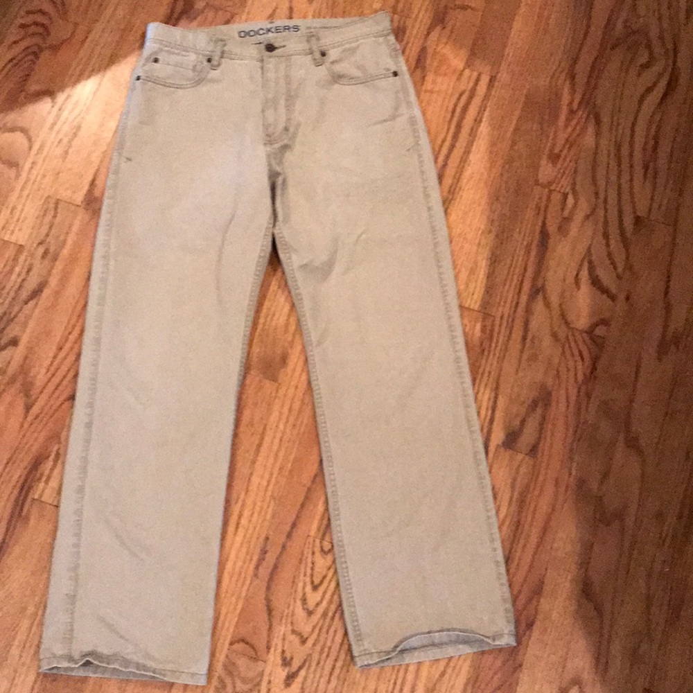 Men’s classic khaki Dockers. 32x32